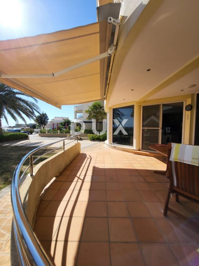 PRIVLAKA, ZADAR – EXKLUSIVE GELEGENHEIT – Wohnung in der 1. Reihe zum Meer!