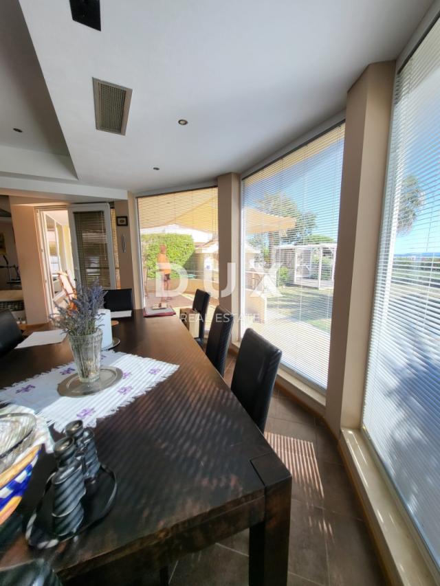 PRIVLAKA, ZADAR – EXKLUSIVE GELEGENHEIT – Wohnung in der 1. Reihe zum Meer!
