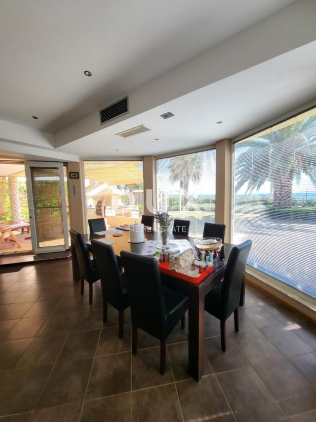 PRIVLAKA, ZADAR – EXKLUSIVE GELEGENHEIT – Wohnung in der 1. Reihe zum Meer!