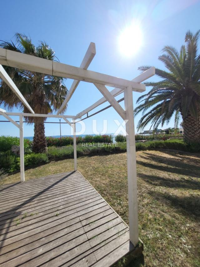 PRIVLAKA, ZADAR – EXKLUSIVE GELEGENHEIT – Wohnung in der 1. Reihe zum Meer!