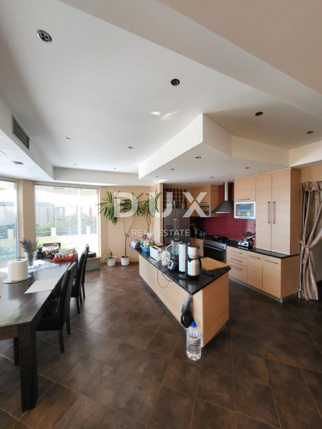 PRIVLAKA, ZADAR – EXKLUSIVE GELEGENHEIT – Wohnung in der 1. Reihe zum Meer!