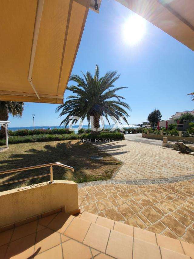 PRIVLAKA, ZADAR – EXKLUSIVE GELEGENHEIT – Wohnung in der 1. Reihe zum Meer!