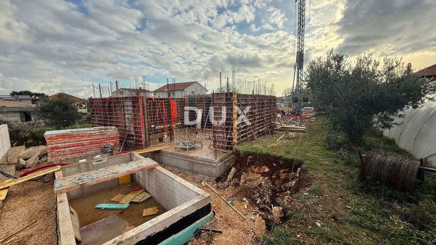 ZADAR, PAKOŠTANE - Newly built apartment with garden and swimming pool!