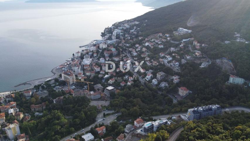 OPATIJA, CENTAR - građevinsko zemljište 950m2 s građ. dozvolom i panoramskim pogledom na more za obi