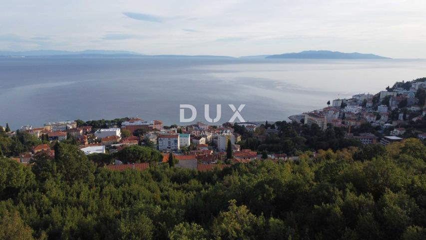 OPATIJA, CENTAR - građevinsko zemljište 950m2 s građ. dozvolom i panoramskim pogledom na more za obi