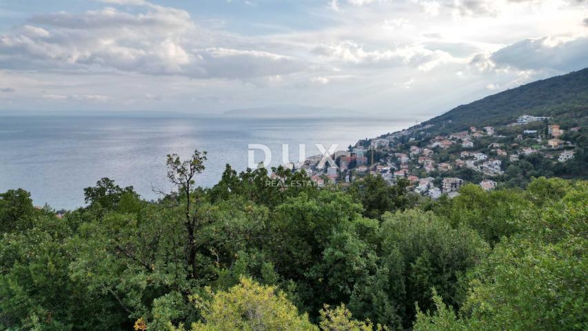 OPATIJA, CENTAR - građevinsko zemljište 950m2 s građ. dozvolom i panoramskim pogledom na more za obi