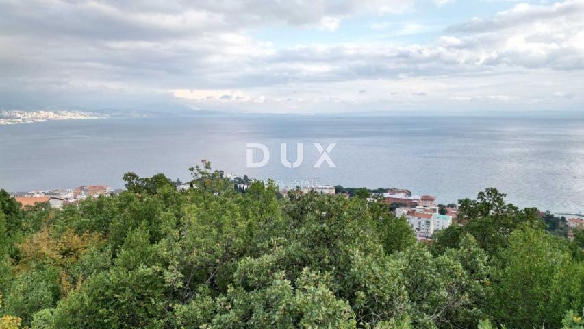 OPATIJA, CENTAR - građevinsko zemljište 950m2 s građ. dozvolom i panoramskim pogledom na more za obi