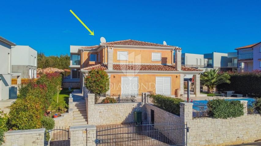 Novigrad, okolica! Predivna kuća 200 metara do mora!