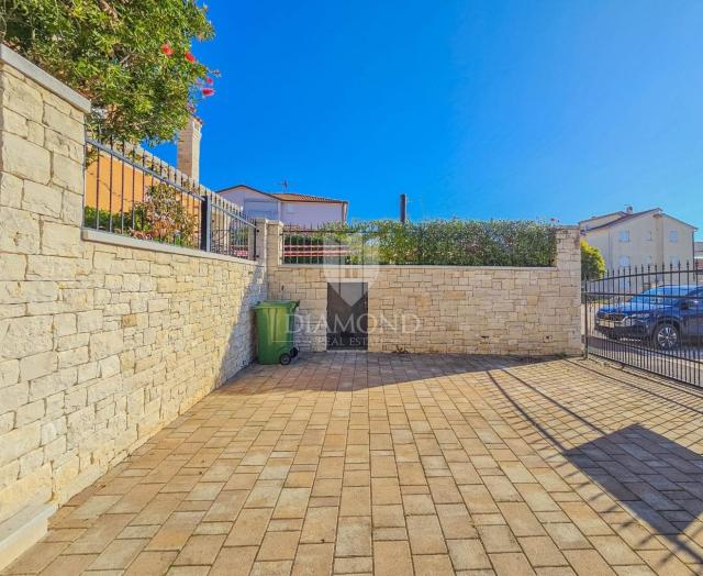 Novigrad, okolica! Predivna kuća 200 metara do mora!