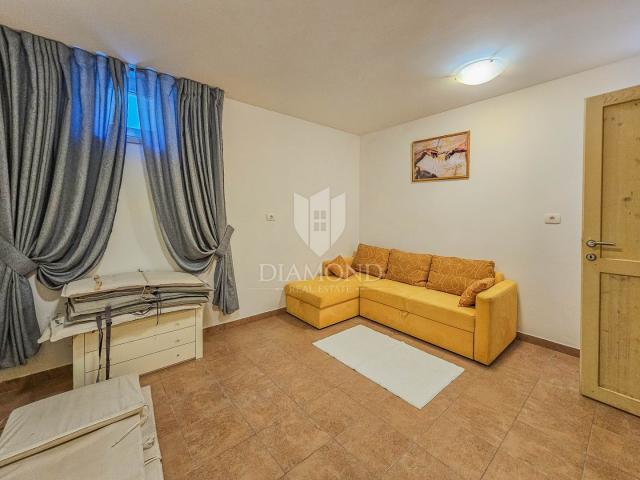 Novigrad, okolica! Predivna kuća 200 metara do mora!