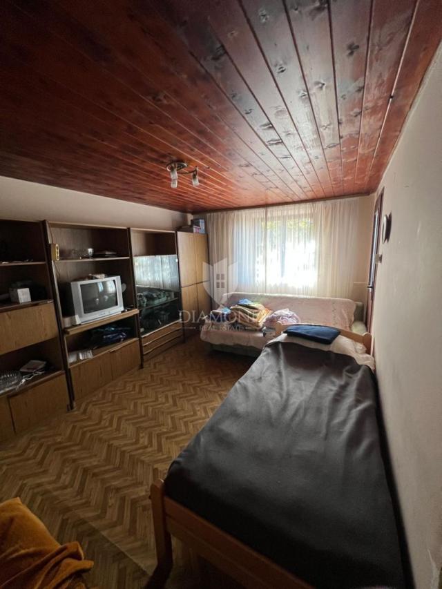 Kamena istarska kuća s vrtom u blizini Vrsara 