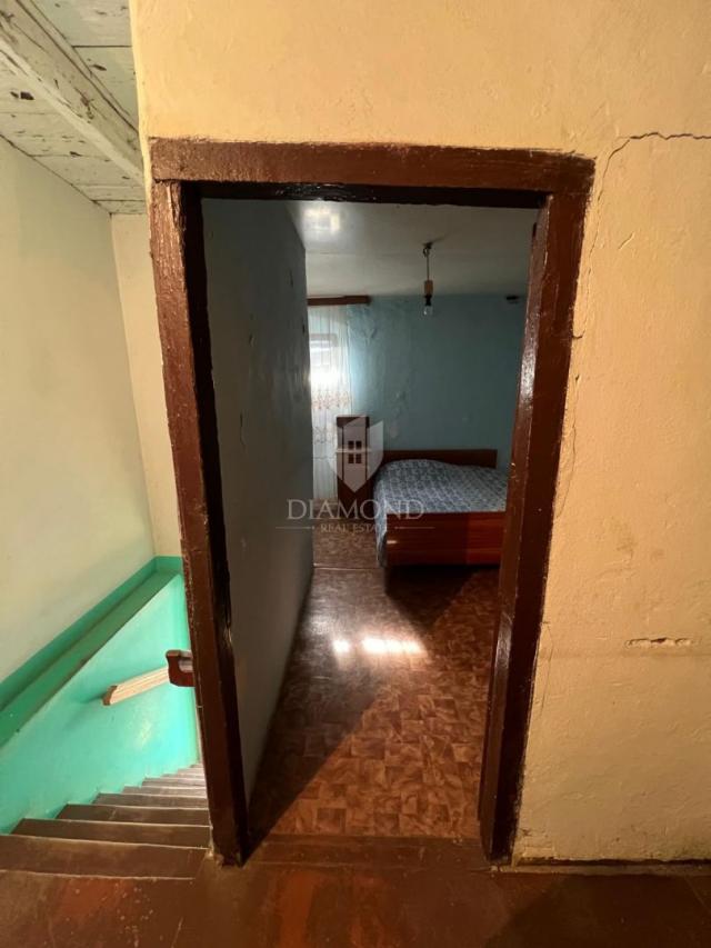 Kamena istarska kuća s vrtom u blizini Vrsara 