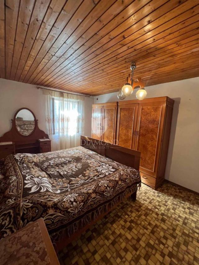 Kamena istarska kuća s vrtom u blizini Vrsara 