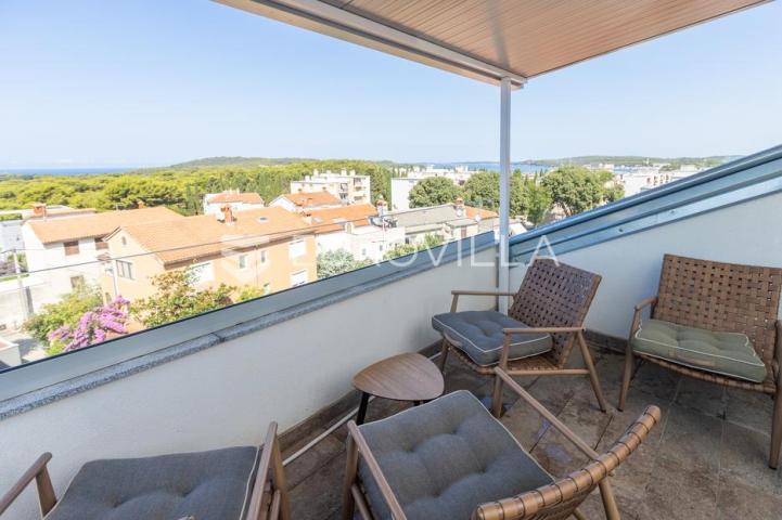 Istra, Pula, potpuno renovirani stan u austrougarskoj vili, 100 m od plaže