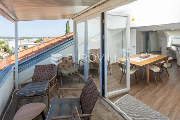 Istra, Pula, potpuno renovirani stan u austrougarskoj vili, 100 m od plaže