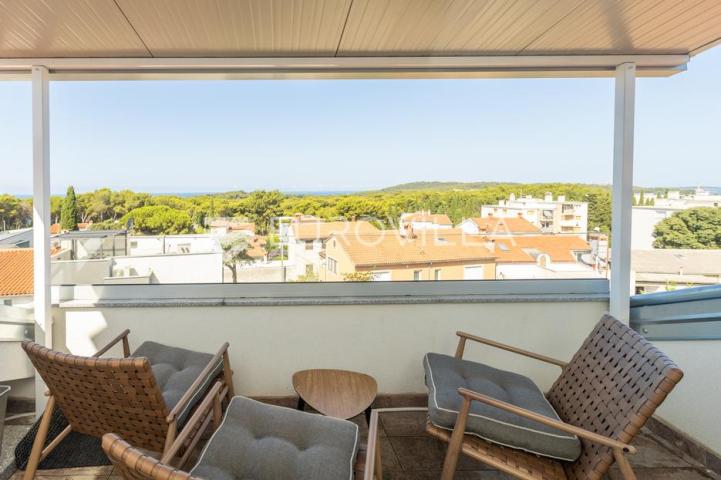 Istra, Pula, potpuno renovirani stan u austrougarskoj vili, 100 m od plaže