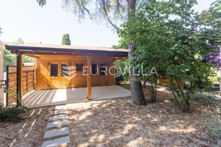 Istra, Pula, potpuno renovirani stan u austrougarskoj vili, 100 m od plaže