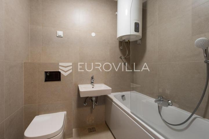 Istra, Duga Uvala, 1. kat, adaptirani apartman u sklopu naselja s pogledom na more,150 m od mora