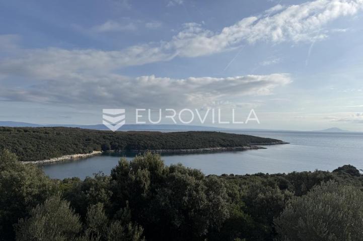 Istra, Duga Uvala, prizemlje, adaptirani apartman u sklopu naselja s pogledom na more,150 m od mora