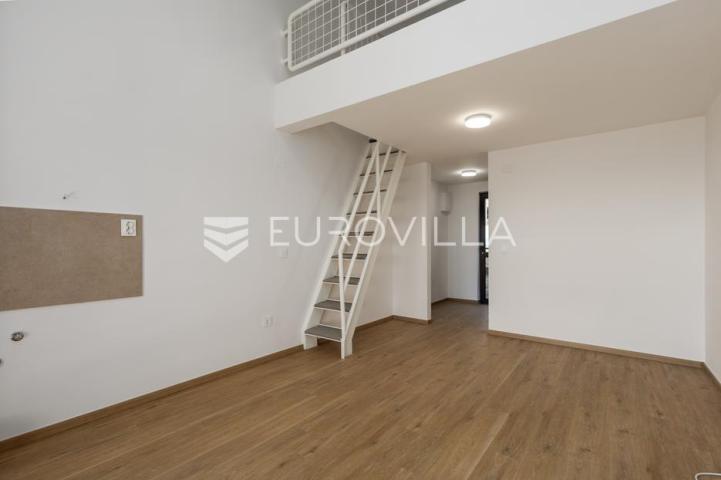 Istra, Duga Uvala, 2. kat, adaptirani apartman u sklopu naselja s pogledom na more, 150 m od mora