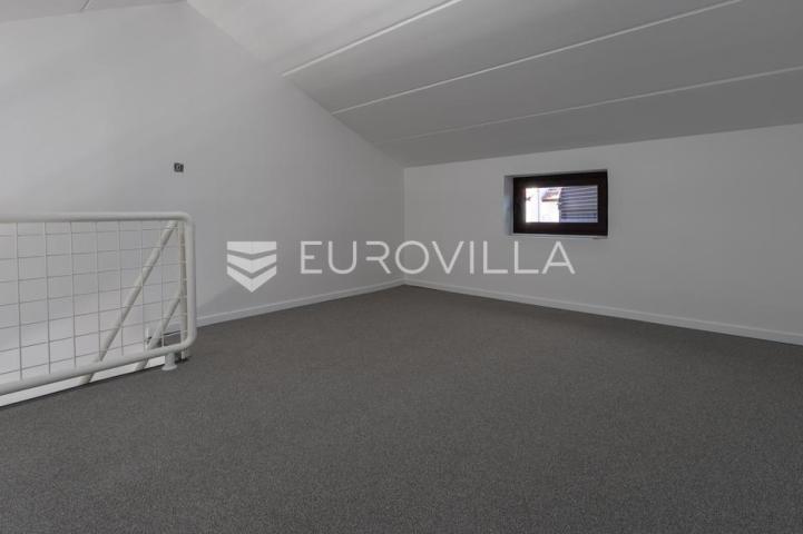Istra, Duga Uvala, 2. kat, adaptirani apartman u sklopu naselja s pogledom na more, 150 m od mora