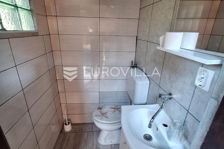 Karlovac, Zadobarje, kuća 100 m², renovirana, kompletno opremljena