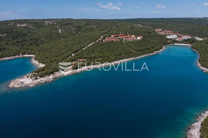Istra, Duga Uvala, 2. kat, adaptirani apartman u sklopu naselja s pogledom na more, 150 m od mora