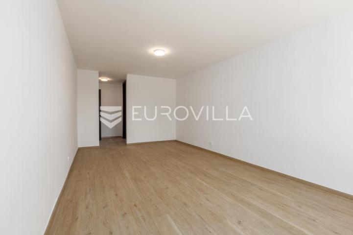 Istra, Duga Uvala, prizemlje, adaptirani apartman u sklopu naselja s pogledom na more,150 m od mora