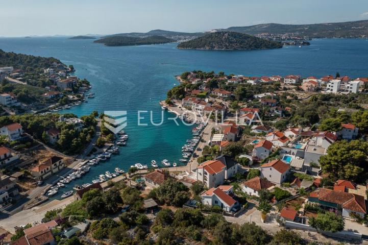 Ražanj, novoizgrađena vila u prvom redu do mora