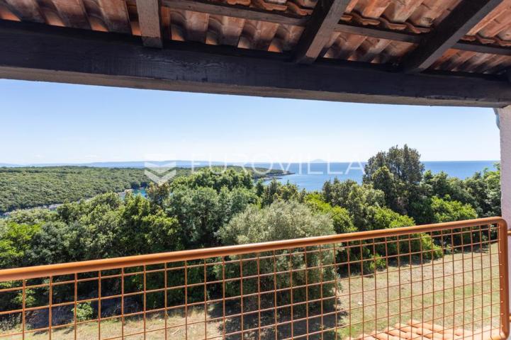 Istra, Duga Uvala, 2. kat, adaptirani apartman u sklopu naselja s pogledom na more, 150 m od mora