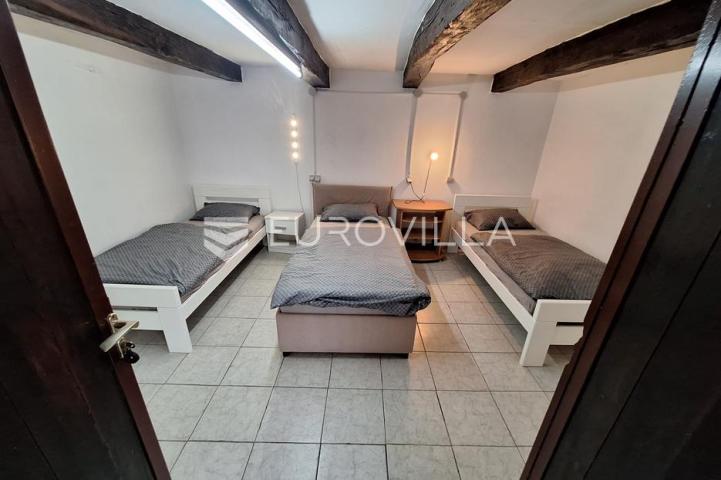 Karlovac, Zadobarje, kuća 225 m², renovirana, kompletno opremljena