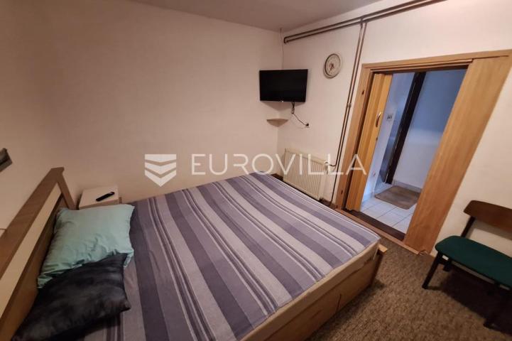 Karlovac, Zadobarje, kuća 225 m², renovirana, kompletno opremljena