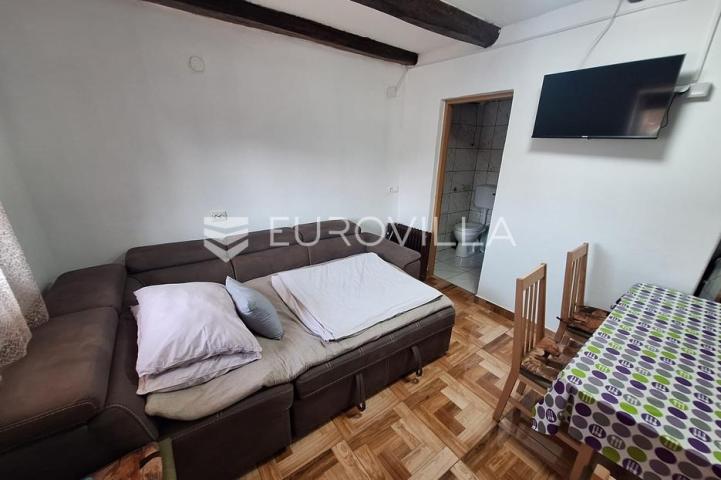 Karlovac, Zadobarje, kuća 225 m², renovirana, kompletno opremljena