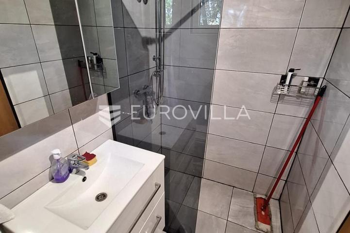 Karlovac, Zadobarje, kuća 225 m², renovirana, kompletno opremljena