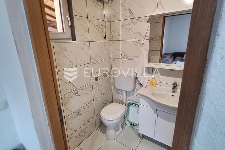 Karlovac, Zadobarje, kuća 225 m², renovirana, kompletno opremljena