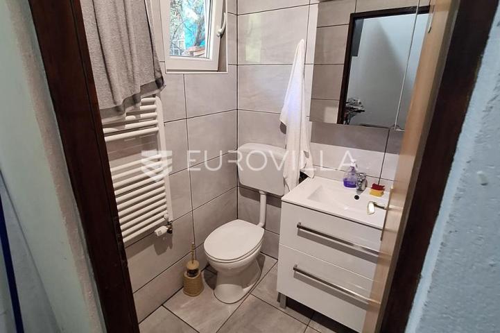 Karlovac, Zadobarje, kuća 225 m², renovirana, kompletno opremljena