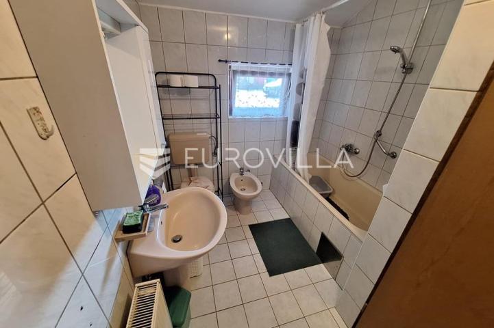 Karlovac, Zadobarje, kuća 225 m², renovirana, kompletno opremljena