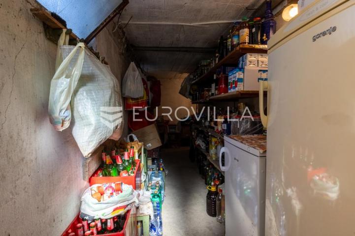 Slavonski Brod, visoka prizemnica Mali Pariz