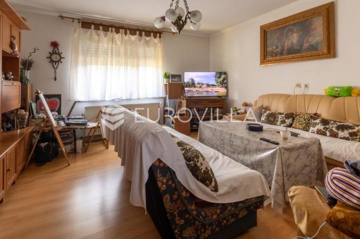 Slavonski Brod, visoka prizemnica Mali Pariz