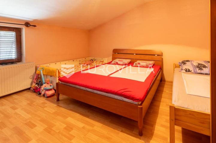 Slavonski Brod, visoka prizemnica Mali Pariz