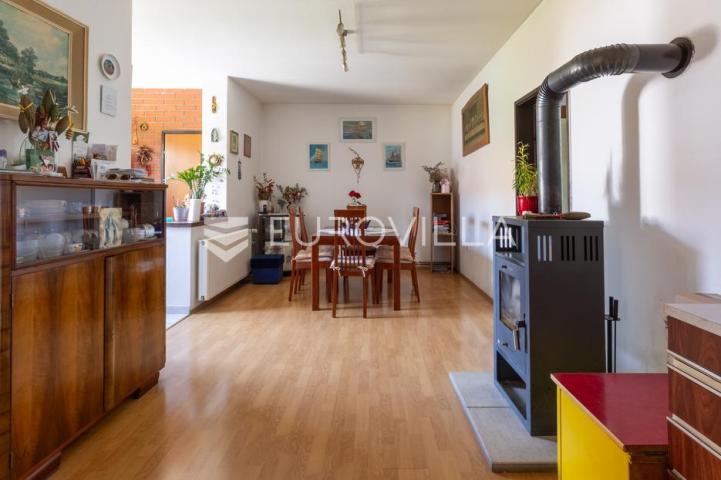 Slavonski Brod, visoka prizemnica Mali Pariz