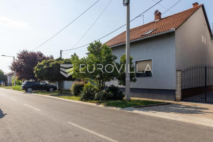 Slavonski Brod, visoka prizemnica Mali Pariz