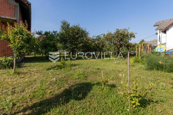 Slavonski Brod, visoka prizemnica Mali Pariz