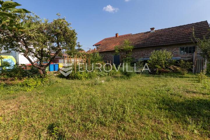 Slavonski Brod, visoka prizemnica Mali Pariz