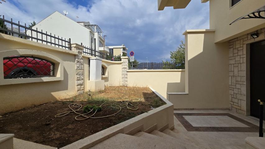 Poslovni prostor, 280m2, Gorica C, Podgorica