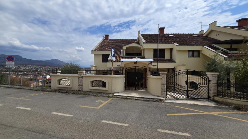 Poslovni prostor, 280m2, Gorica C, Podgorica