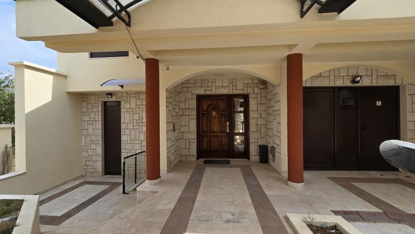 Poslovni prostor, 280m2, Gorica C, Podgorica