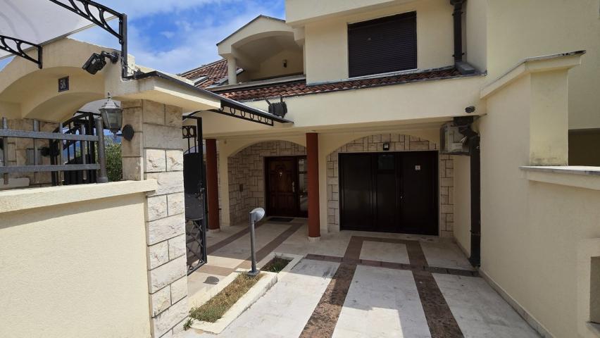 Poslovni prostor, 280m2, Gorica C, Podgorica