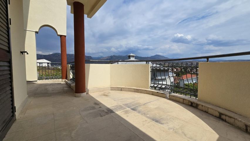 Poslovni prostor, 280m2, Gorica C, Podgorica