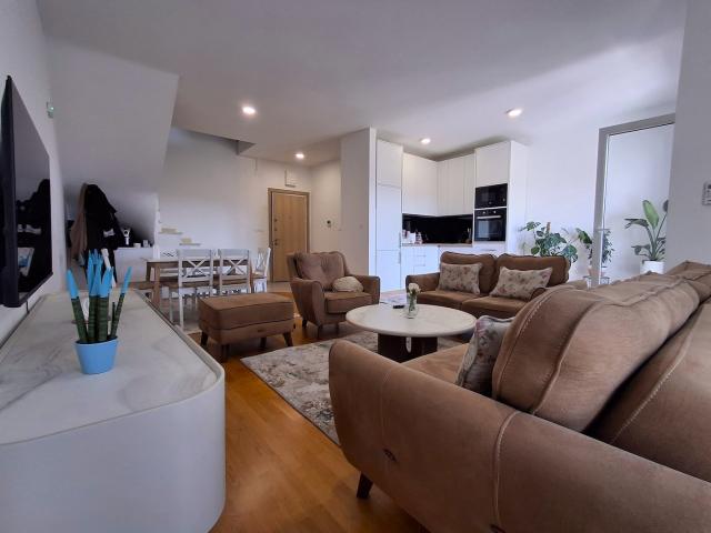 Četvorosoban namješten dupleks, 160m2, Stari aerodrom, Podgorica